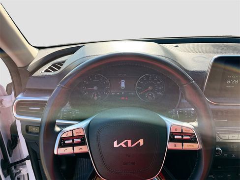 Used 2022 Kia Telluride SX image 11