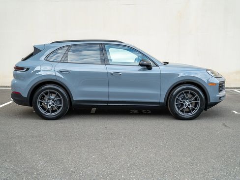 Certified 2026 Porsche Cayenne AWD/4WD image 8