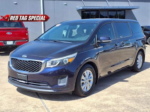 Used 2018 Kia Sedona LX FWD image 3
