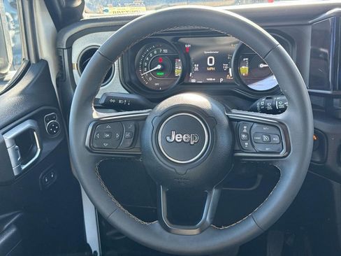 Used 2024 Jeep Wrangler Unlimited image 14