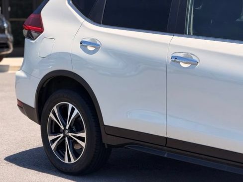 Used 2019 Nissan Rogue SV w/ Premium Package AWD/4WD image 5