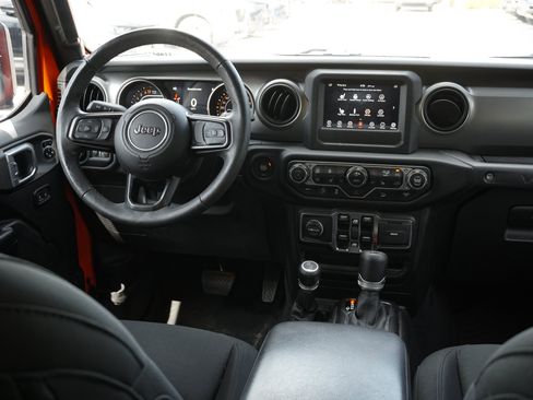 Used 2019 Jeep Wrangler Unlimited Sport S AWD/4WD image 25