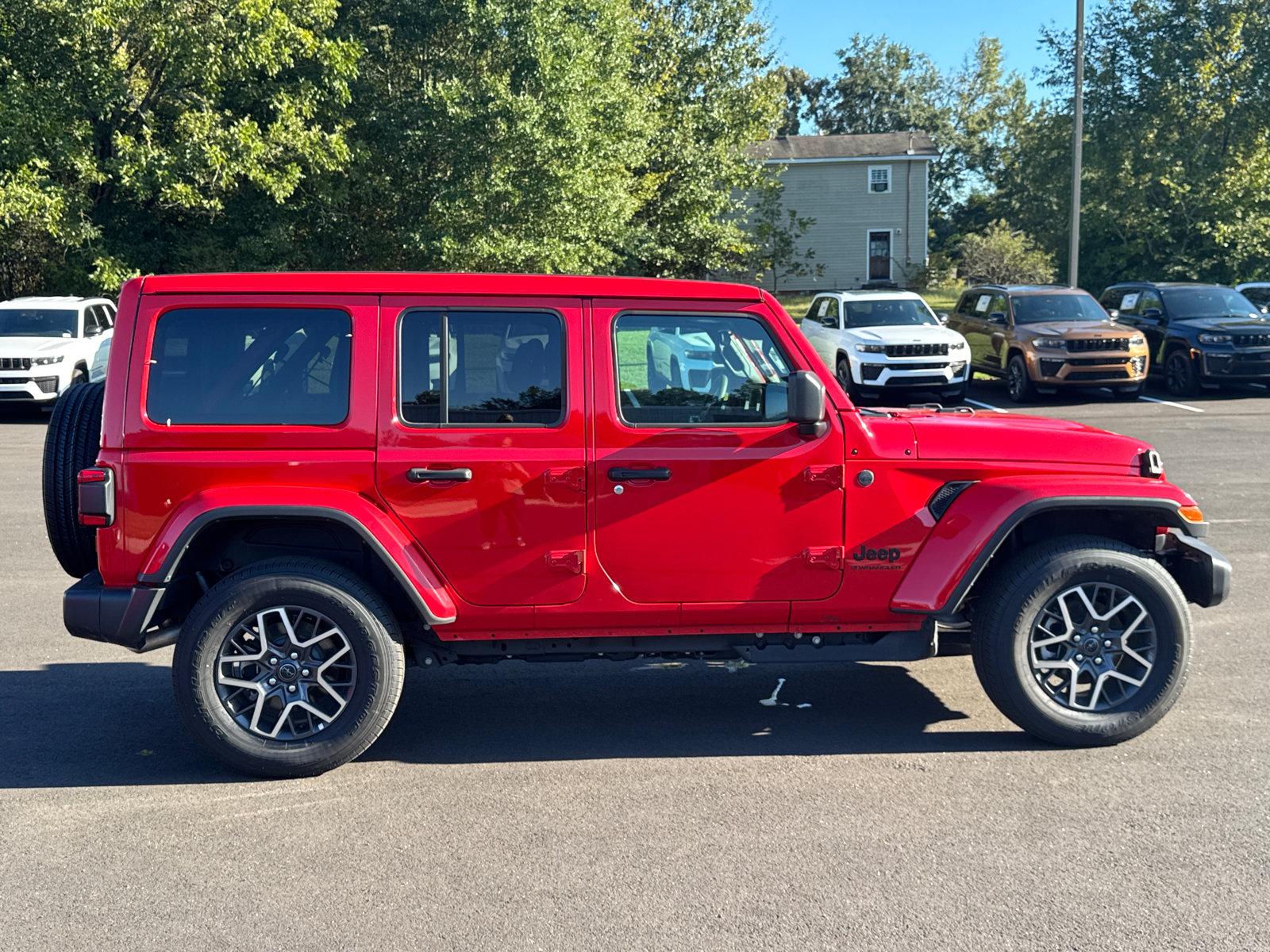 Used 2026 Jeep Wrangler Unlimited Sahara AWD/4WD image 4