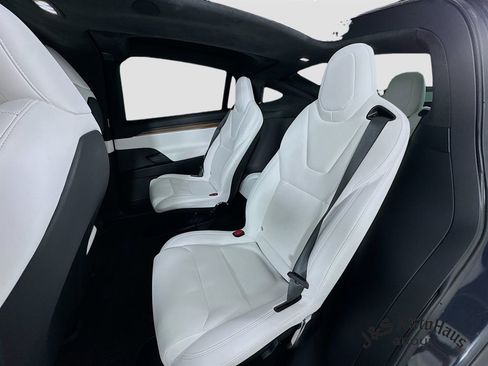 Used 2024 Tesla Model X image 27