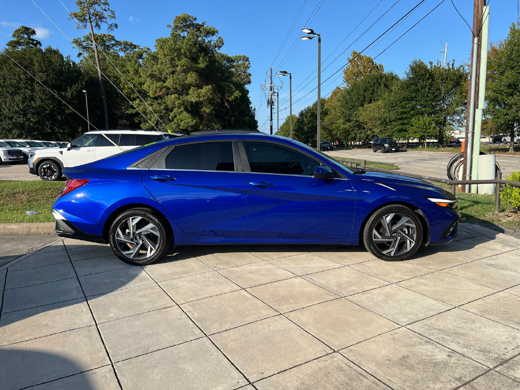 Certified 2025 Hyundai Elantra SEL FWD image 4