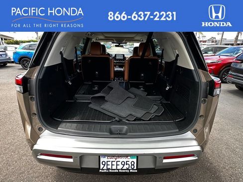 Used 2023 Nissan Pathfinder Platinum FWD image 10