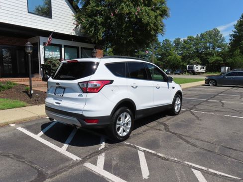 Used 2018 Ford Escape SE FWD image 7