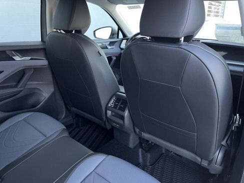 New 2025 Volkswagen Tiguan SE image 28