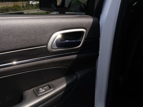Used 2019 Jeep Grand Cherokee Limited w/ Trailer Tow Group IV AWD/4WD image 13