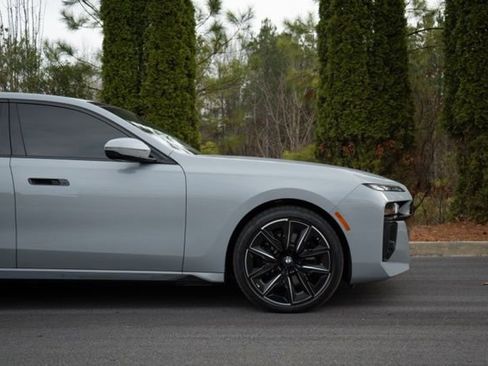 Used 2023 BMW 760i xDrive w/ Executive Package image 9