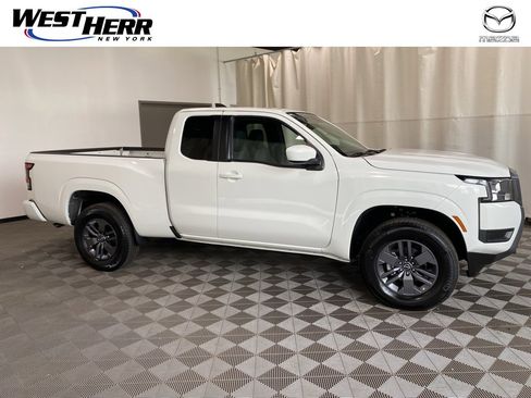 Used 2025 Nissan Frontier SV image 12