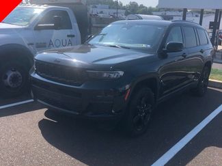 Certified 2023 Jeep Grand Cherokee L Laredo image 1