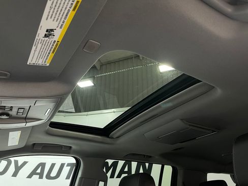 Used 2017 Chevrolet Suburban LT image 10