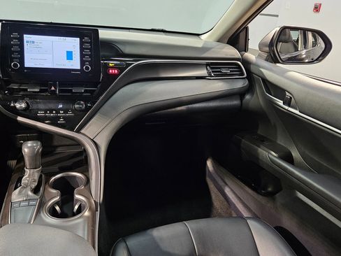 Used 2024 Toyota Camry SE image 11