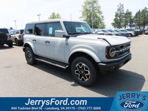 New 2026 Ford Bronco Outer Banks AWD/4WD image 1