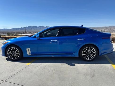 Used 2018 Kia Stinger Premium image 2