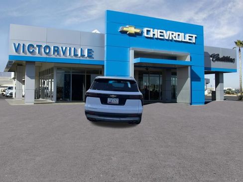 Used 2025 Chevrolet Traverse LT FWD image 6