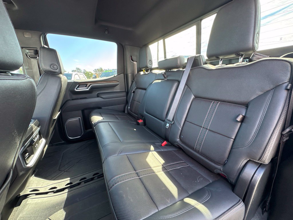 Used 2025 Chevrolet Silverado 1500 High Country AWD/4WD image 22