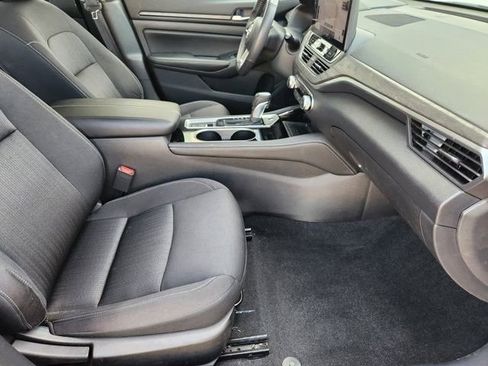 Used 2024 Nissan Altima 2.5 SV w/ SV Premium Package FWD image 13