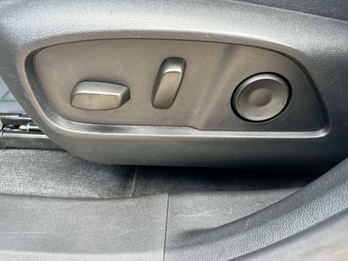 Used 2025 Chevrolet Equinox LT w/ Convenience Package II FWD image 12