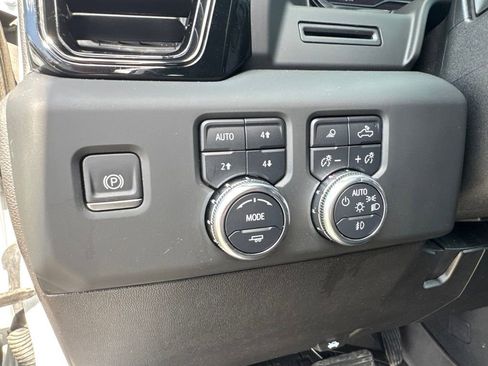 Used 2025 GMC Sierra 2500 AT4 w/ AT4 Preferred Package AWD/4WD image 10