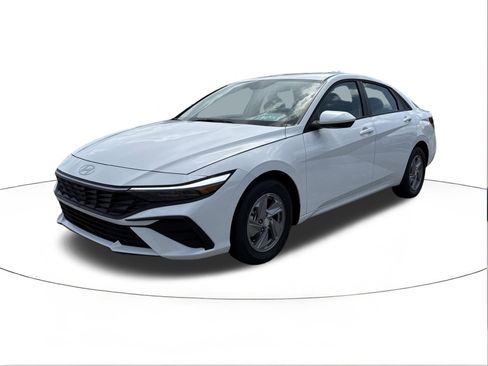 New 2026 Hyundai Elantra SE FWD image 7