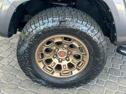 Used 2020 Toyota Tacoma SR w/ SR Convenience Package RWD image 19