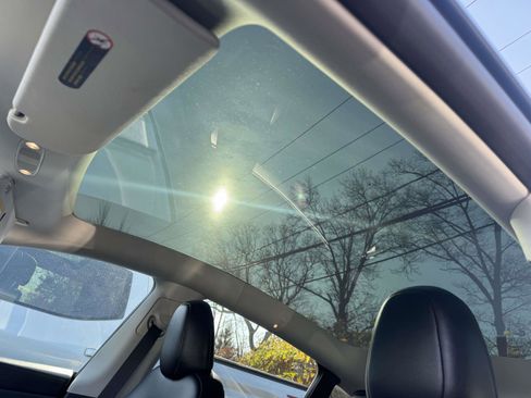 Used 2024 Tesla Model Y Performance image 36