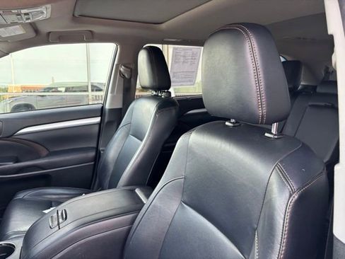 Used 2017 Toyota Highlander XLE w/ Protection Package #3 AWD/4WD image 12