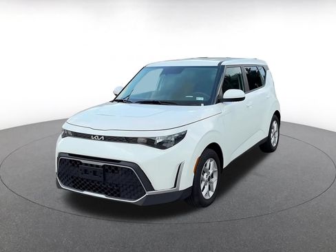 Used 2025 Kia Soul LX w/ LX Technology Package FWD image 5