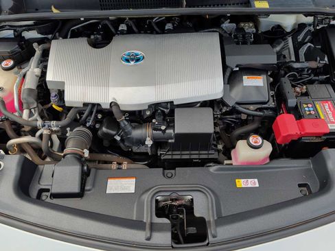 Used 2017 Toyota Prius Prime Advanced image 17