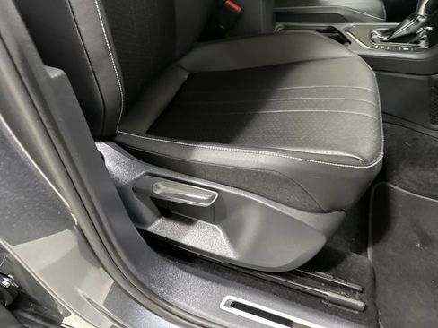 Used 2023 Volkswagen Tiguan SE R-Line image 37