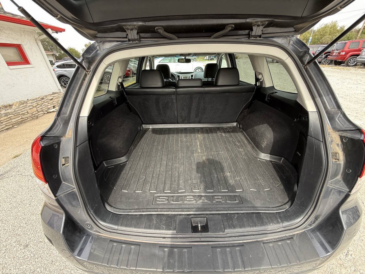 Used 2012 Subaru Outback 3.6R Limited w/ Moonroof Pkg AWD/4WD image 18