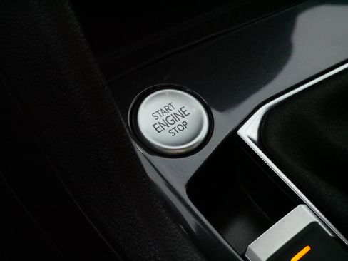 Certified 2024 Volkswagen Tiguan SE R-Line image 28