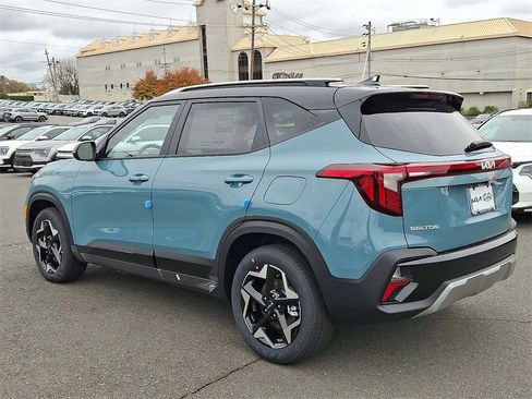 New 2026 Kia Seltos S image 3