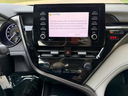 Used 2021 Toyota Camry SE FWD image 11