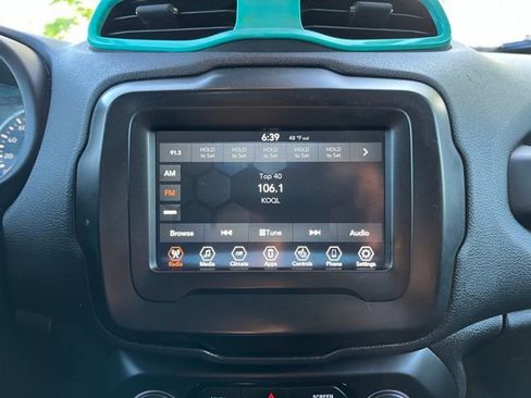 Used 2020 Jeep Renegade Latitude w/ Cold Weather Group FWD image 19
