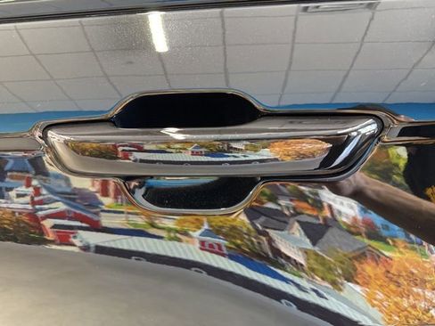 New 2025 Jeep Grand Cherokee Altitude image 18