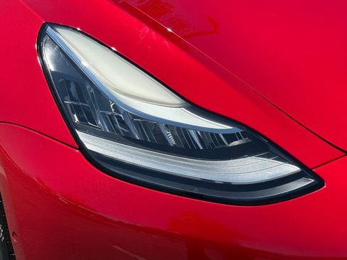 Used 2018 Tesla Model 3 Long Range RWD image 11