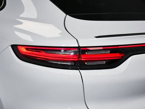 Used 2022 Porsche Cayenne Coupe image 80