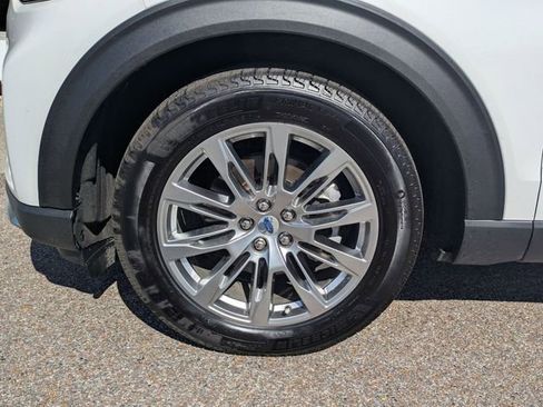 Used 2025 Ford Explorer Platinum RWD image 12