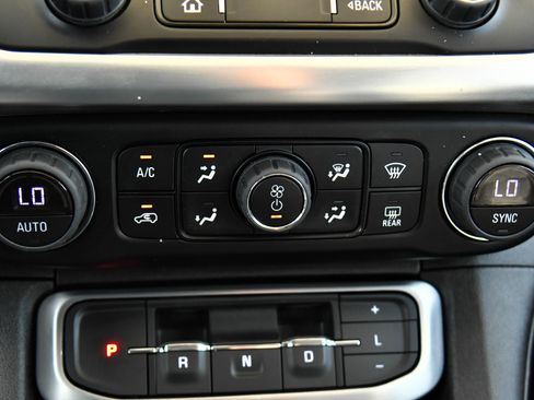 Used 2023 GMC Acadia SLT image 24