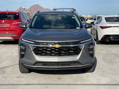 Used 2025 Chevrolet Trax LT w/ Driver Confidence Package FWD image 2