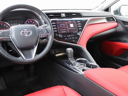 Used 2018 Toyota Camry XSE image 4