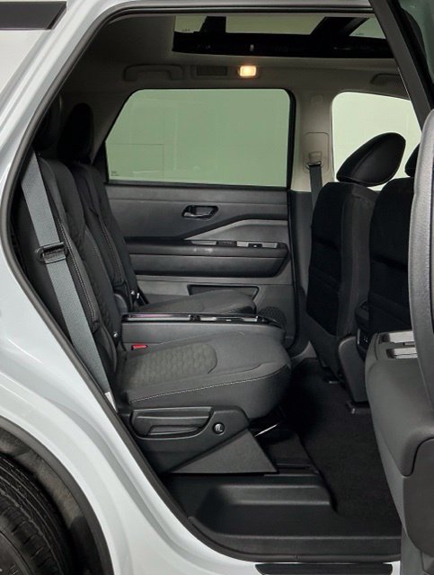 Used 2025 Nissan Pathfinder SV w/ SV Premium Package FWD image 29