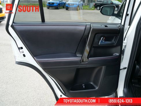 Used 2018 Toyota 4Runner TRD Off-Road Premium AWD/4WD image 24