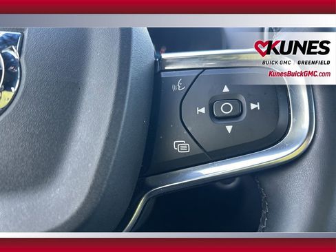 Used 2024 Volvo XC40 B5 Core image 22