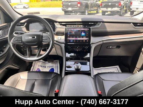 Used 2023 Jeep Grand Cherokee Limited AWD/4WD image 9