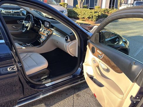 Used 2018 Mercedes-Benz C 300 4MATIC Sedan image 16