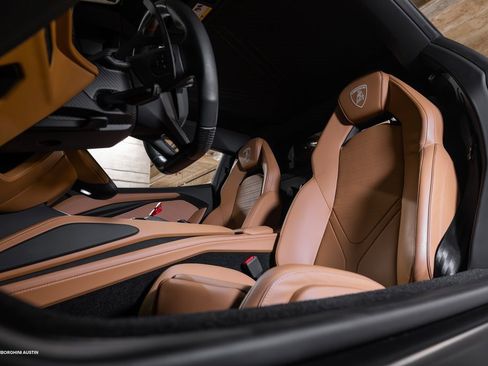 Used 2024 Lamborghini Revuelto image 33
